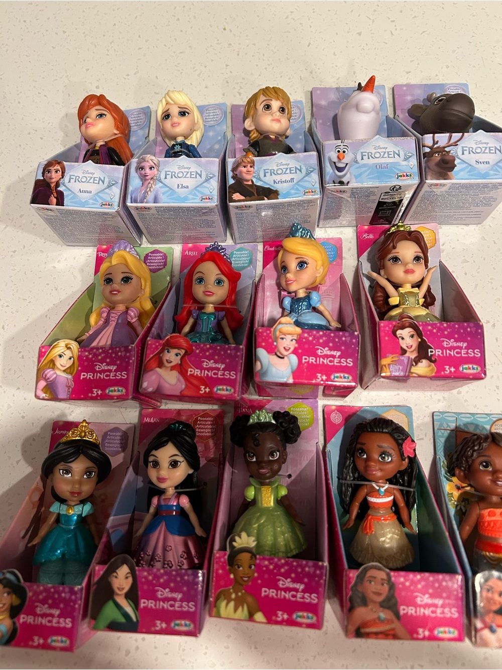 NEW 16 Disney Princess & Frozen Mini Dolls Set - Assorted Colors